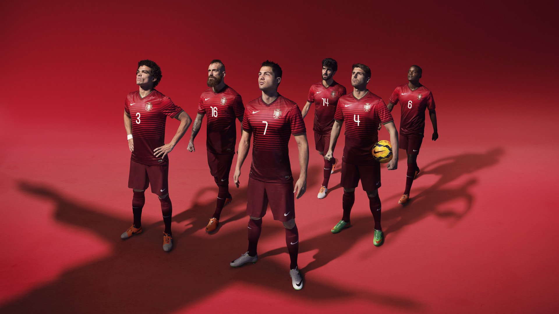 绿茵场上的双重奇迹，弗拉霍维奇爆发与喀麦隆斩落巴萨的启示